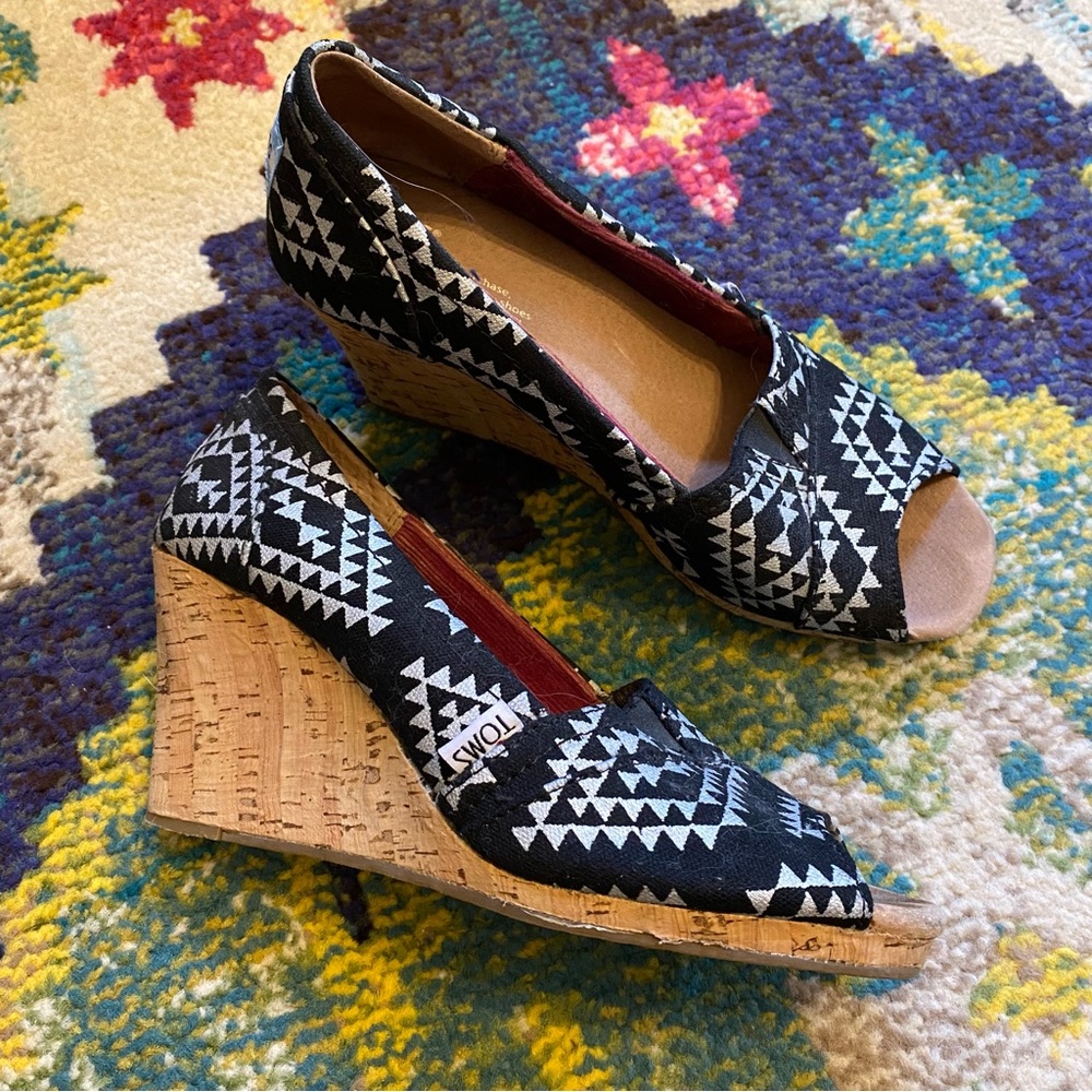 TOMS Aztec print cork wedge sandal RARE